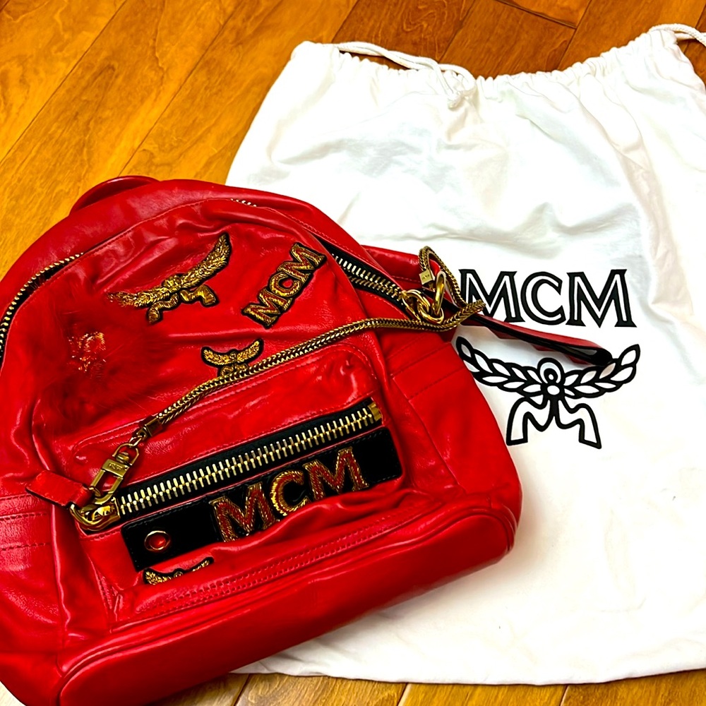 L@@k! Auth MCM Unisex Stark Leather Lamb Skin Fur Insignia Backpack Red $2100